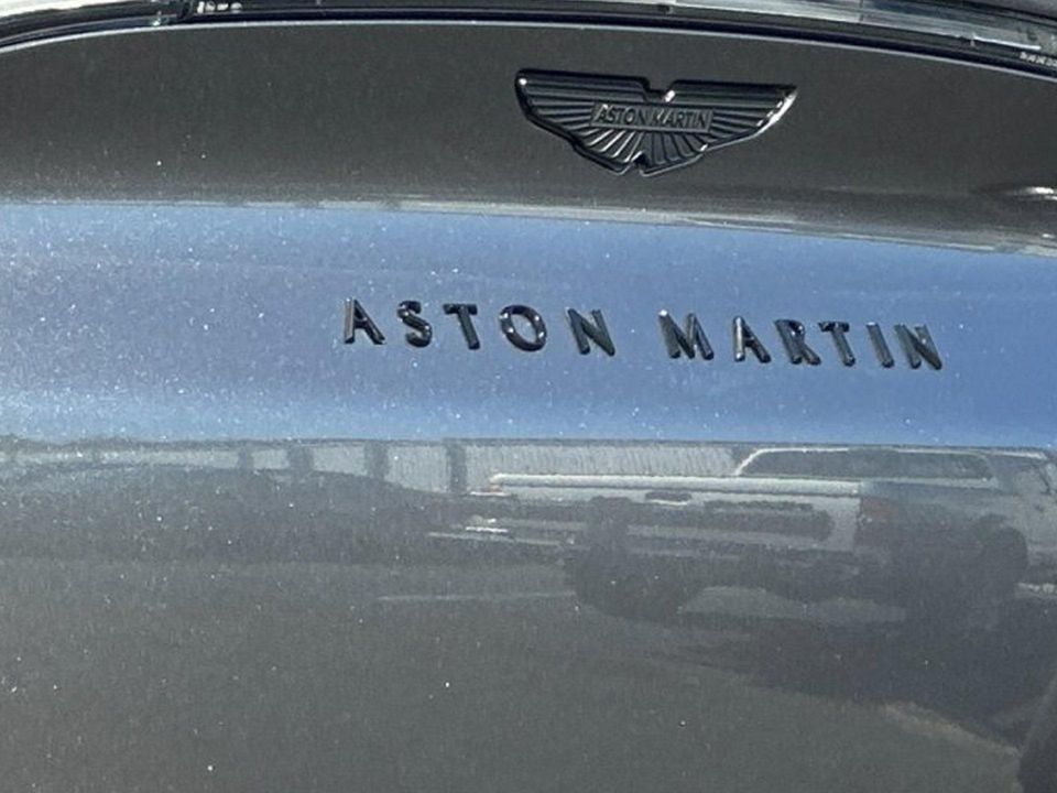 2025 Aston Martin DBX