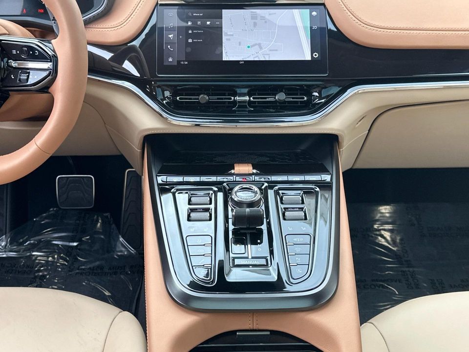 2025 Aston Martin DBX