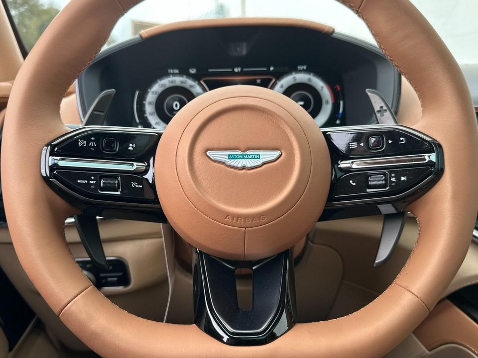 2025 Aston Martin DBX