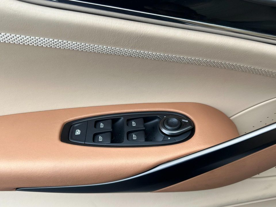 2025 Aston Martin DBX