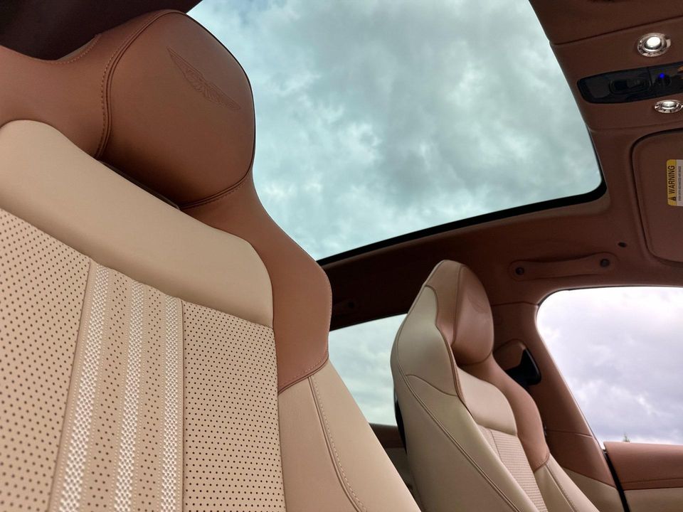2025 Aston Martin DBX