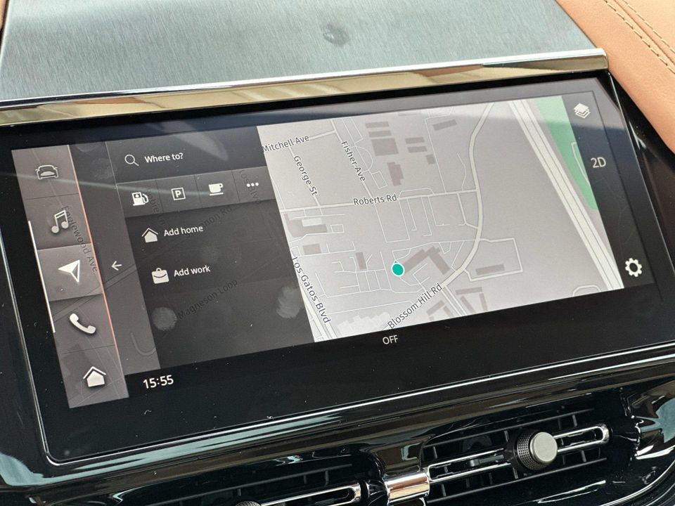 2025 Aston Martin DBX