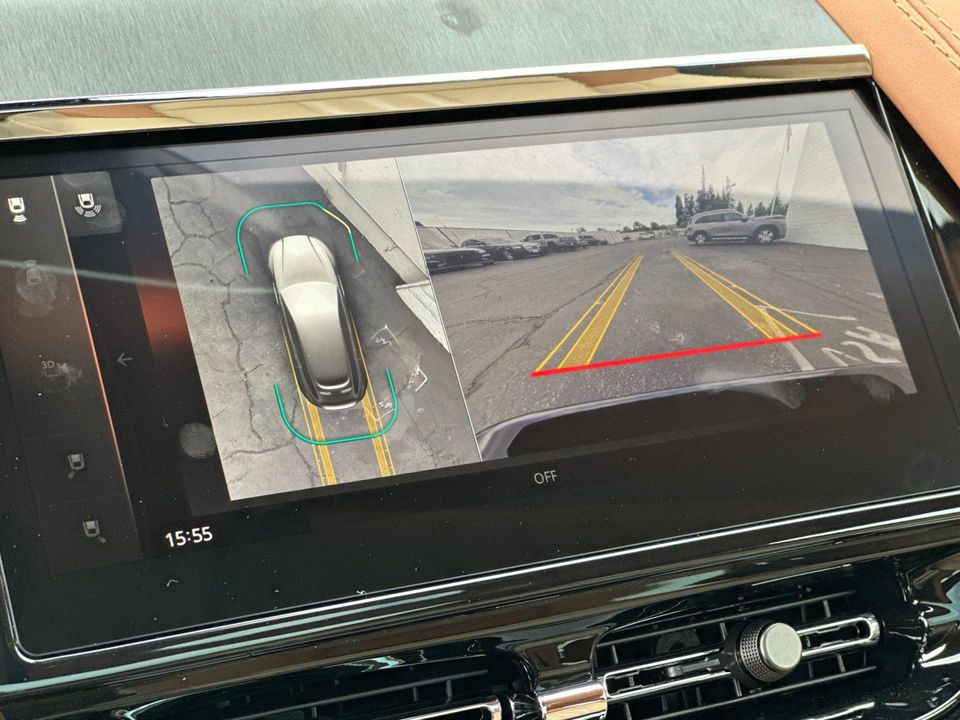 2025 Aston Martin DBX
