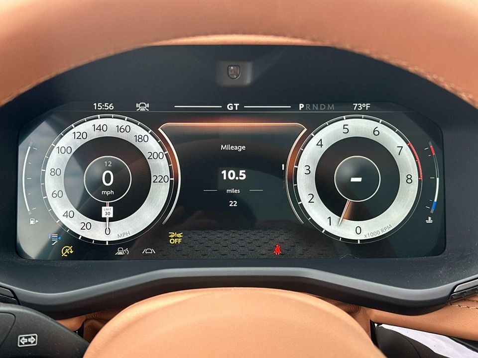 2025 Aston Martin DBX