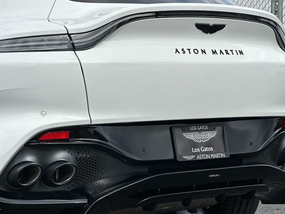 2025 Aston Martin DBX