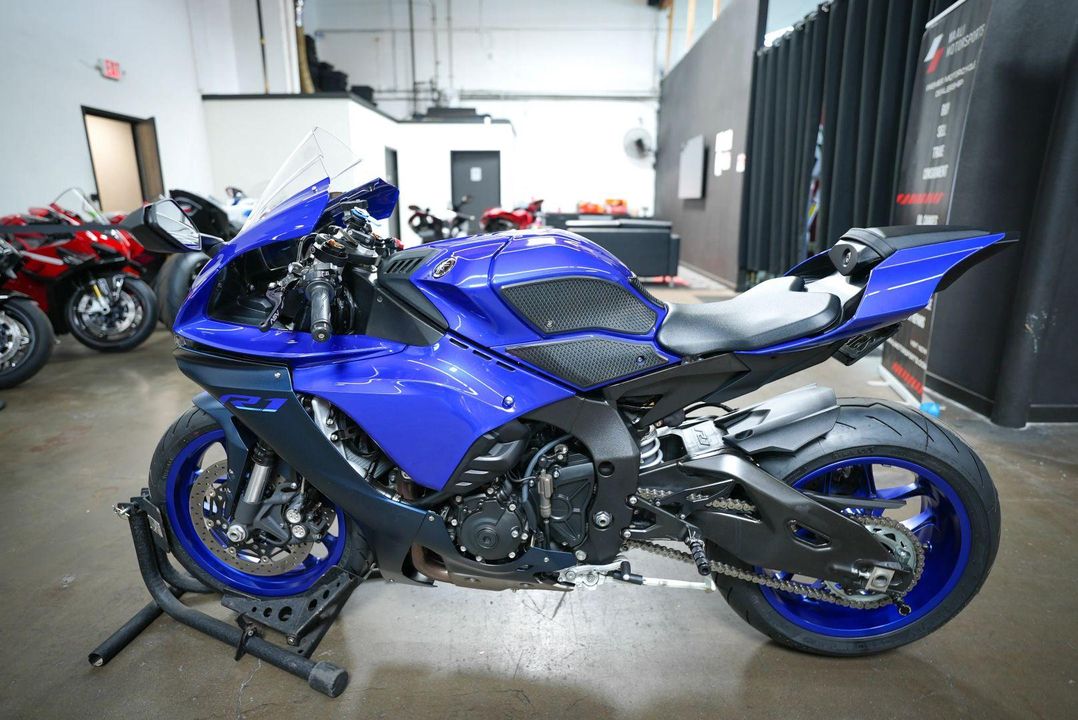 2022 Yamaha YZF-R1
