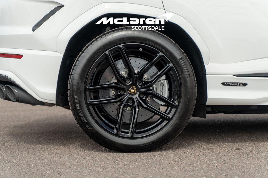 2025 LAMBORGHINI URUS