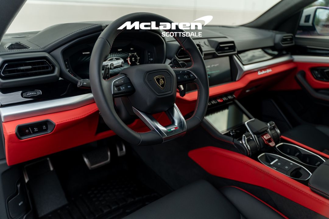 2025 LAMBORGHINI URUS