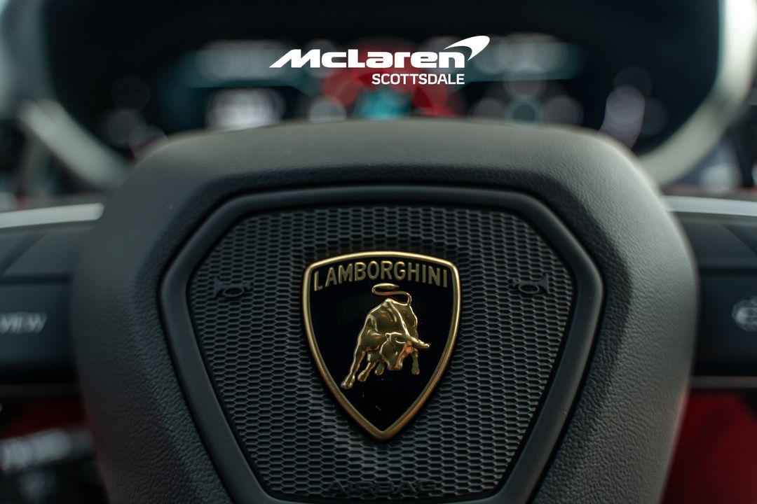 2025 LAMBORGHINI URUS