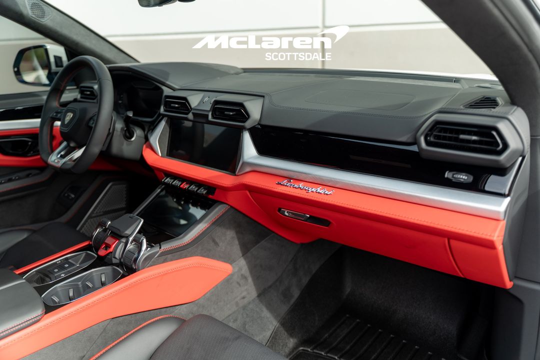 2025 LAMBORGHINI URUS