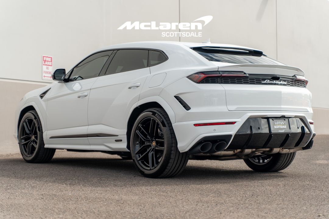 2025 LAMBORGHINI URUS