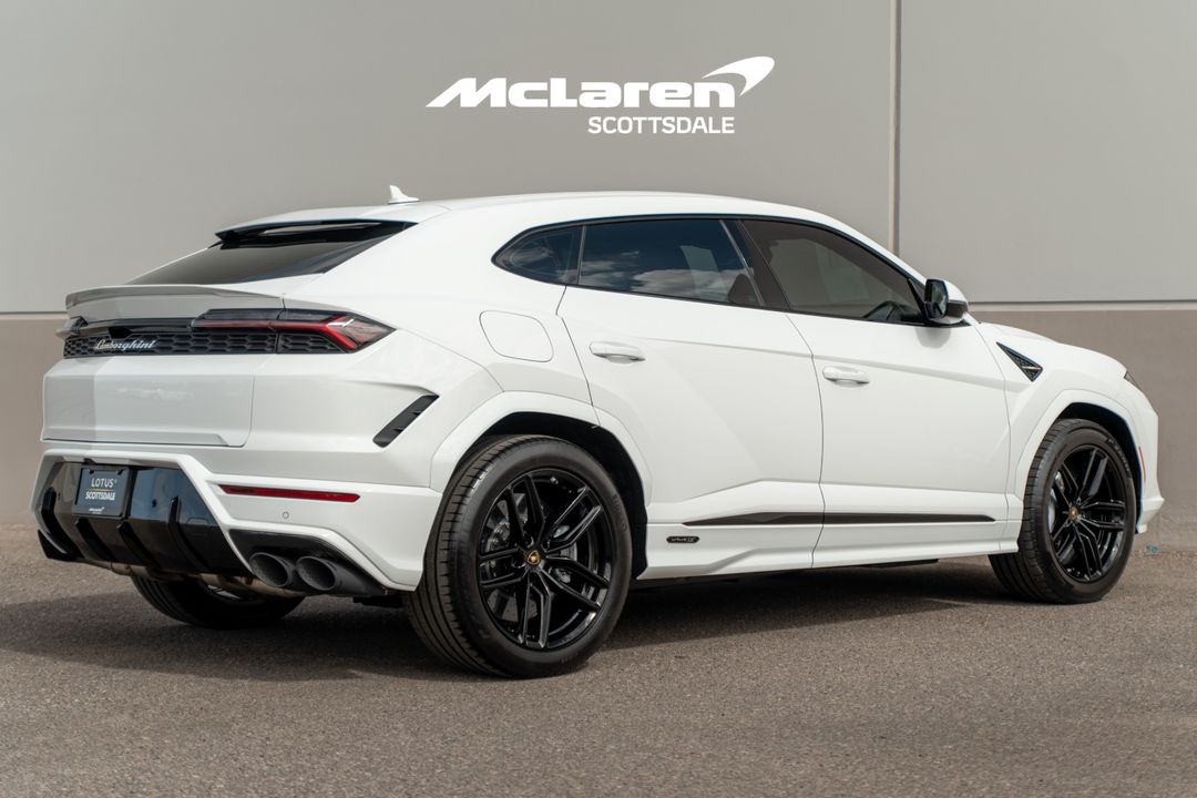 2025 LAMBORGHINI URUS