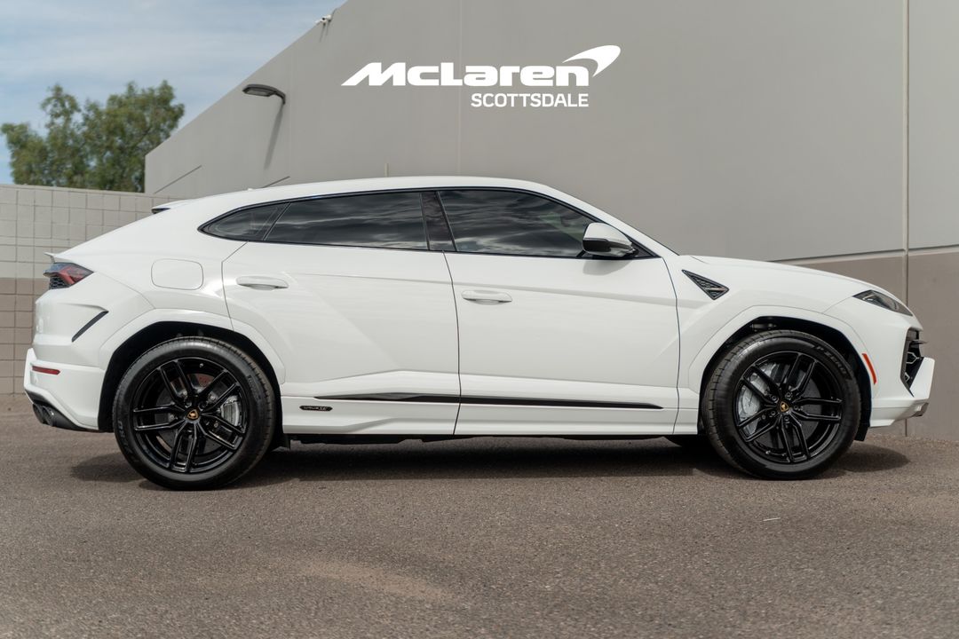 2025 LAMBORGHINI URUS