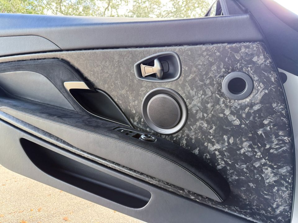 2019 Aston Martin DBS