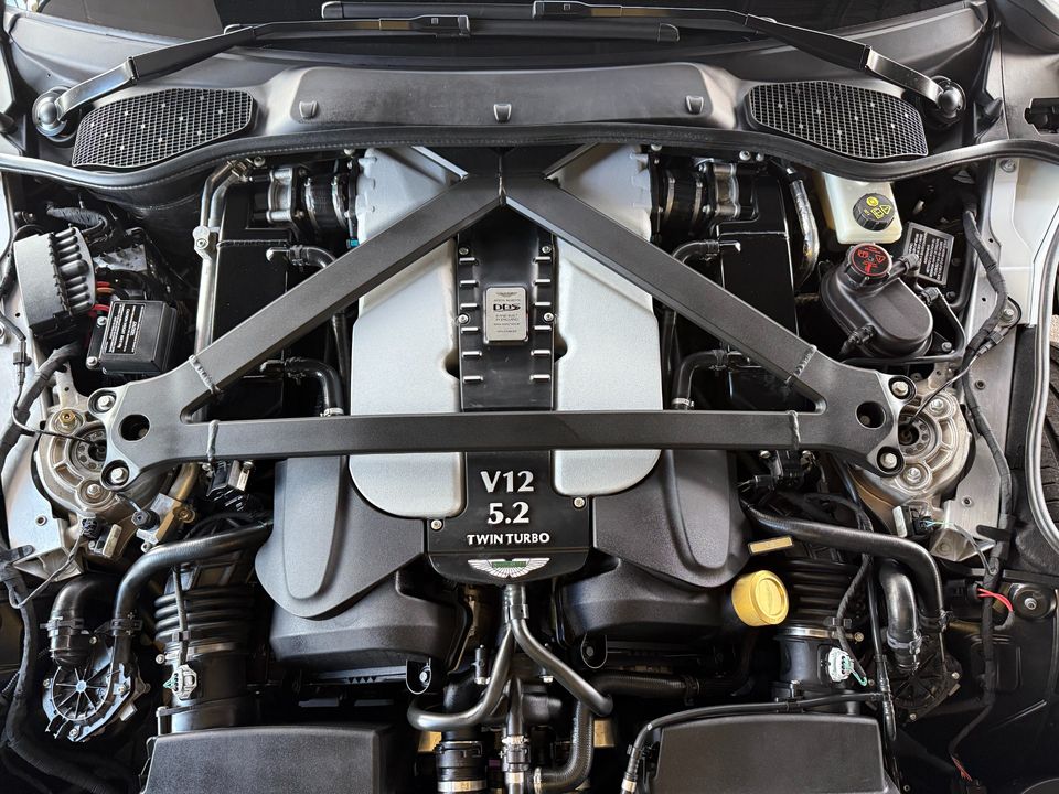 2019 Aston Martin DBS