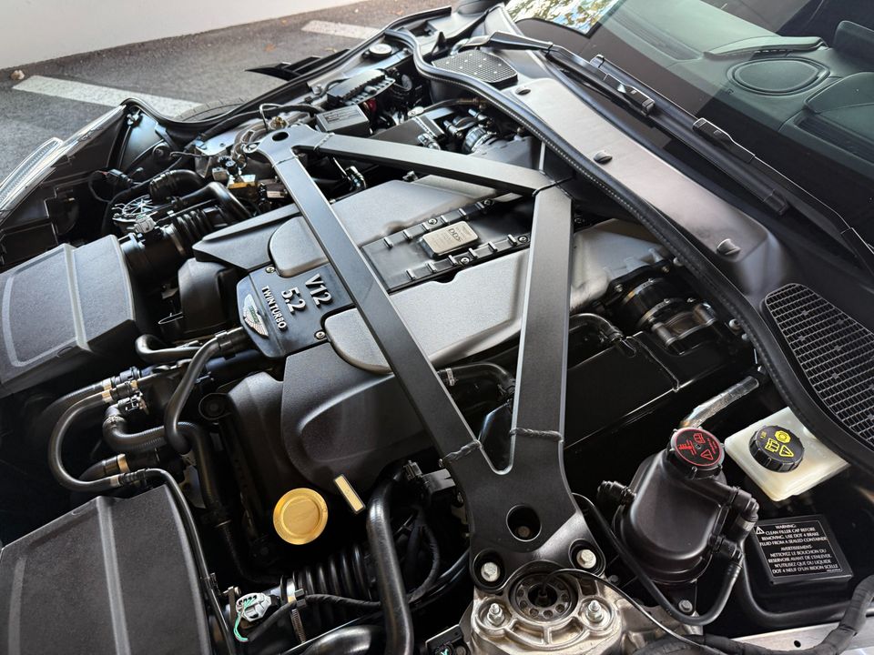 2019 Aston Martin DBS