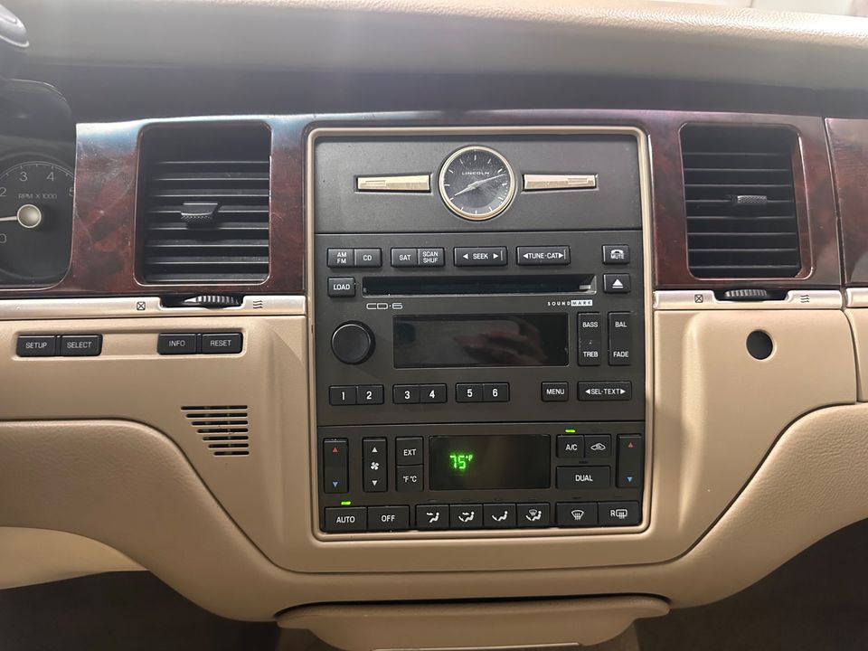 2009 Lincoln Town Car