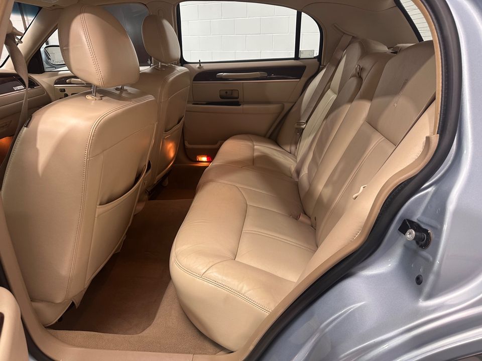 2009 Lincoln Town Car