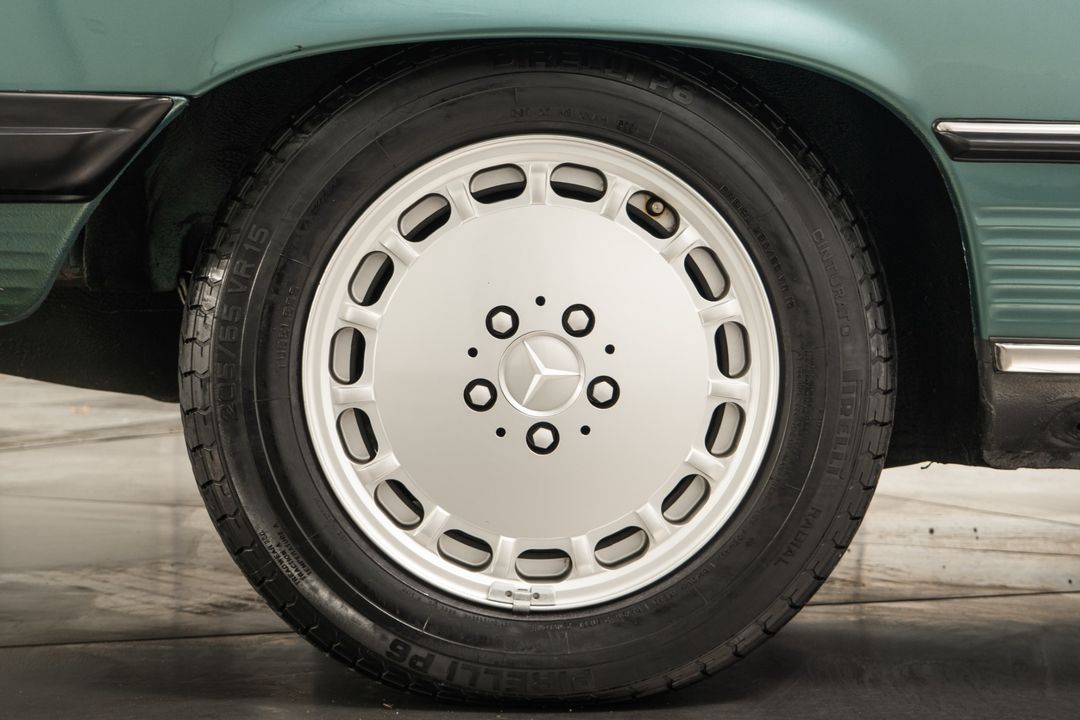 1989 Mercedes-Benz 560 SL