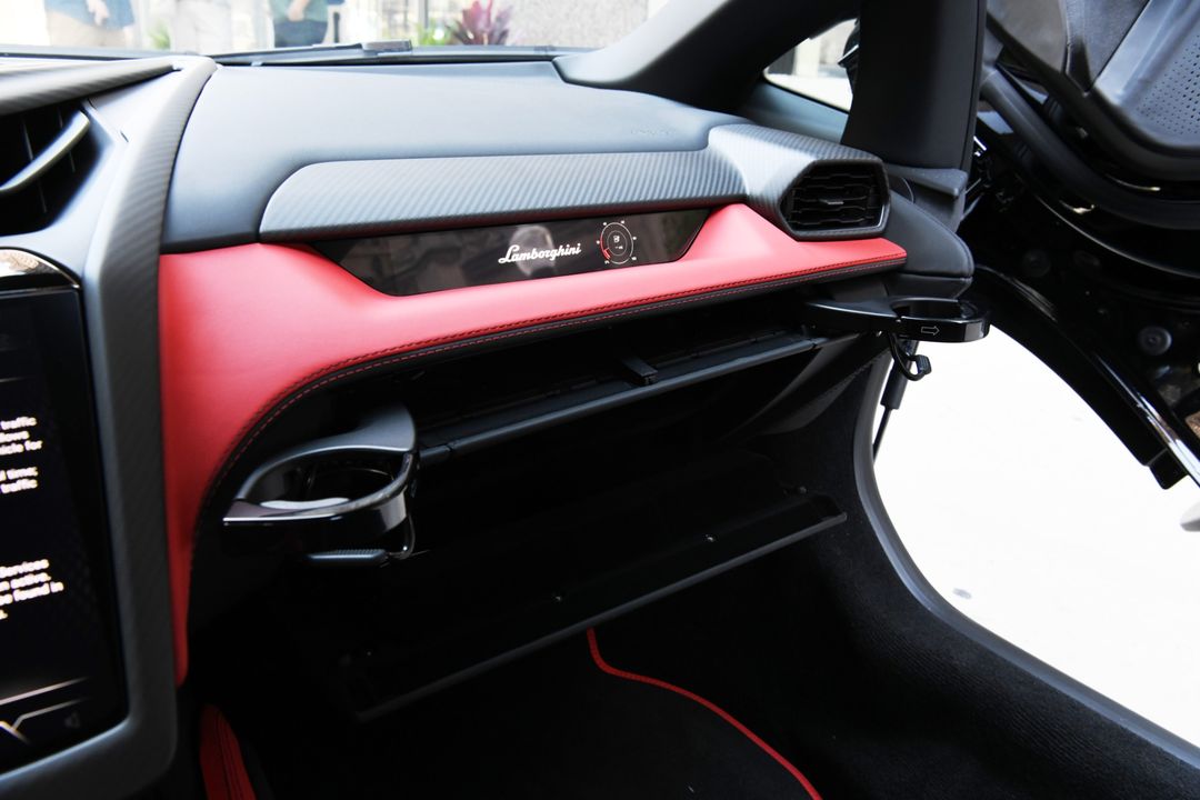 2024 Lamborghini Revuelto