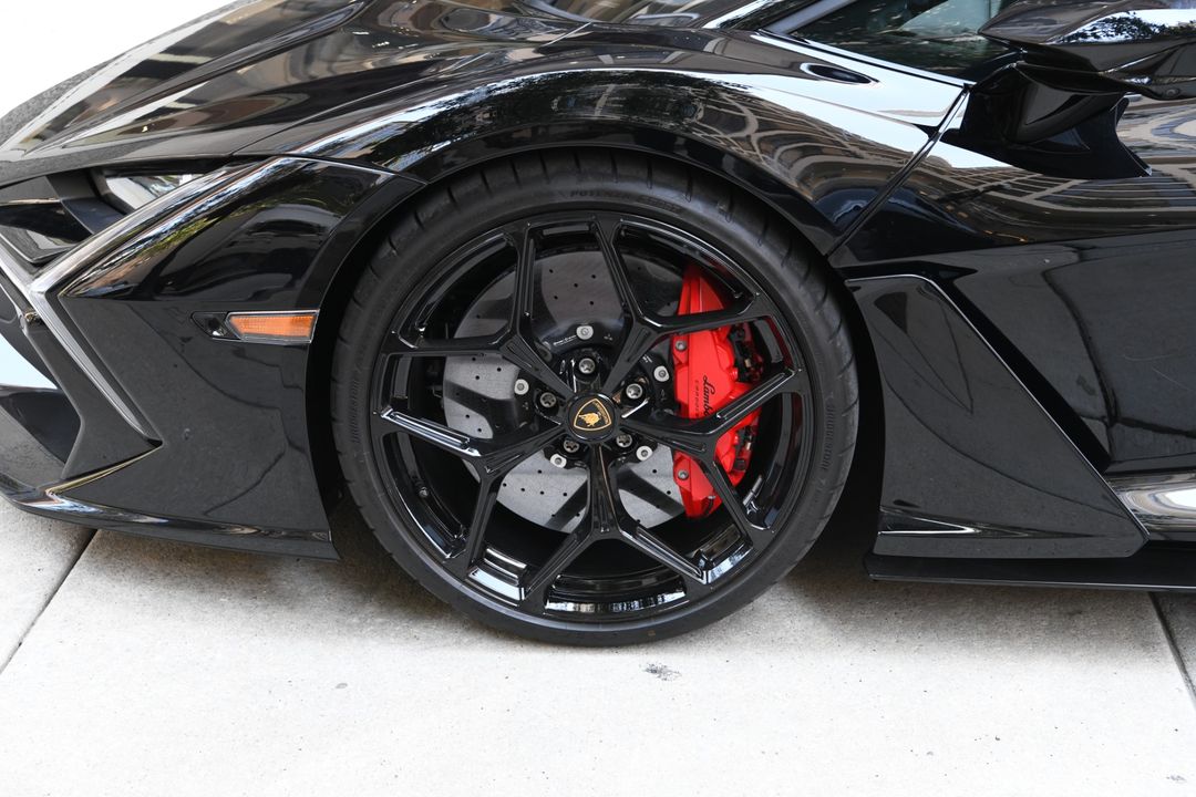 2024 Lamborghini Revuelto