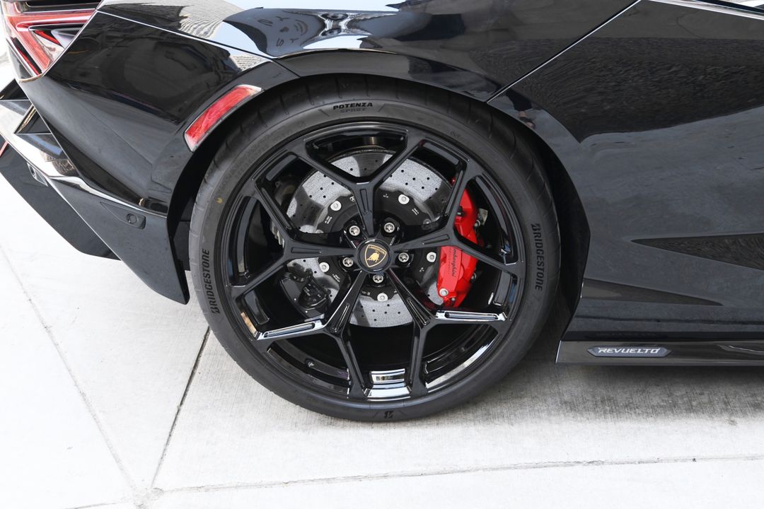 2024 Lamborghini Revuelto