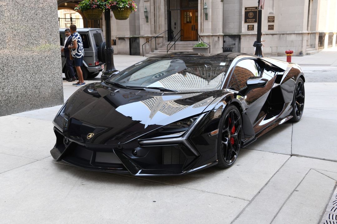 2024 Lamborghini Revuelto
