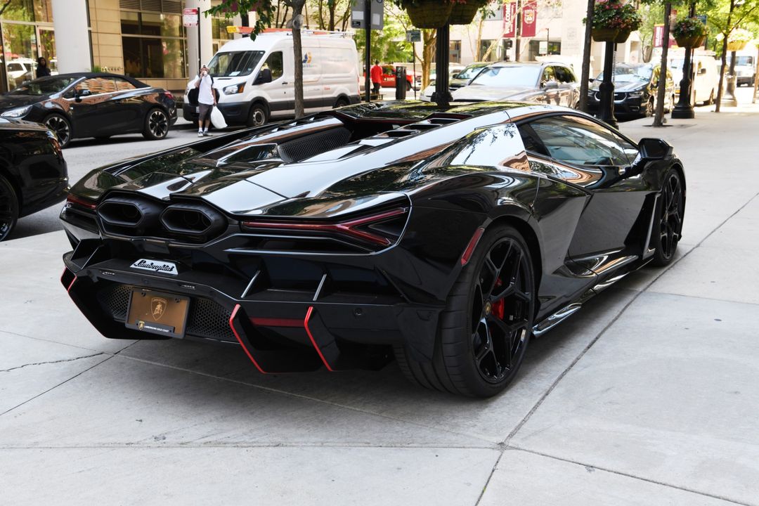 2024 Lamborghini Revuelto