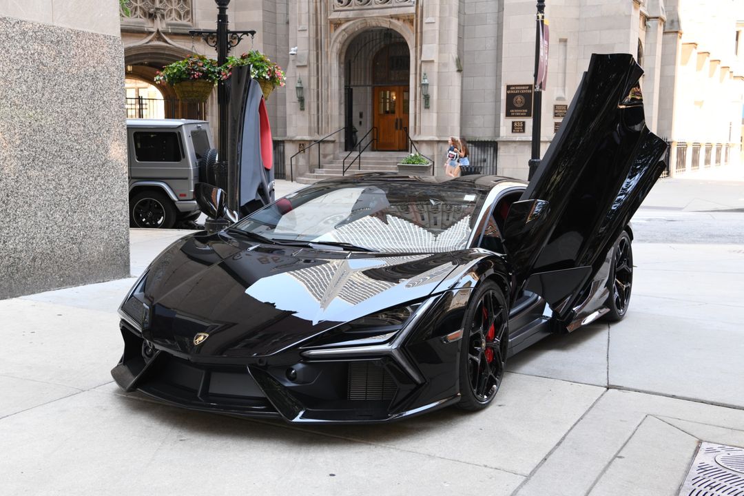 2024 Lamborghini Revuelto