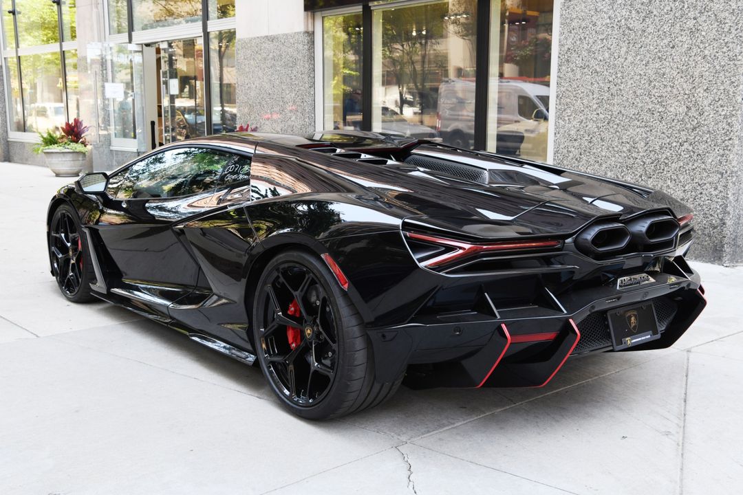 2024 Lamborghini Revuelto