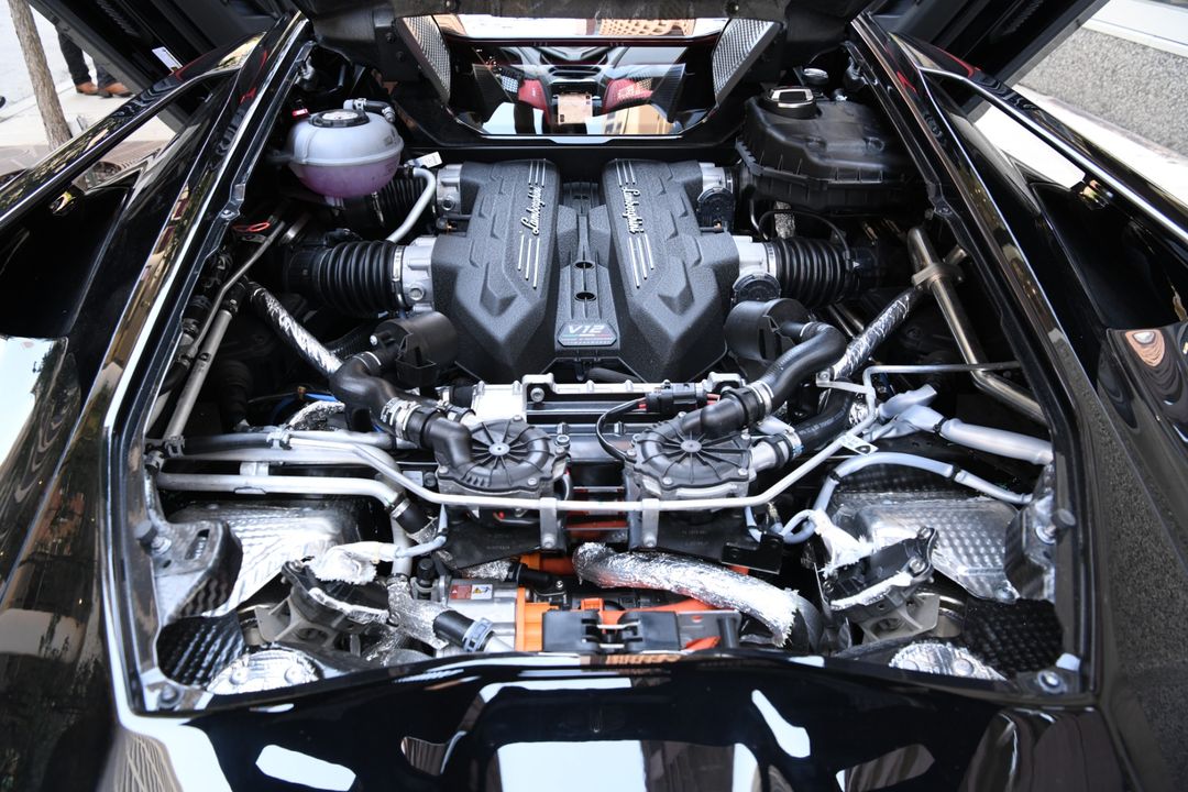 2024 Lamborghini Revuelto