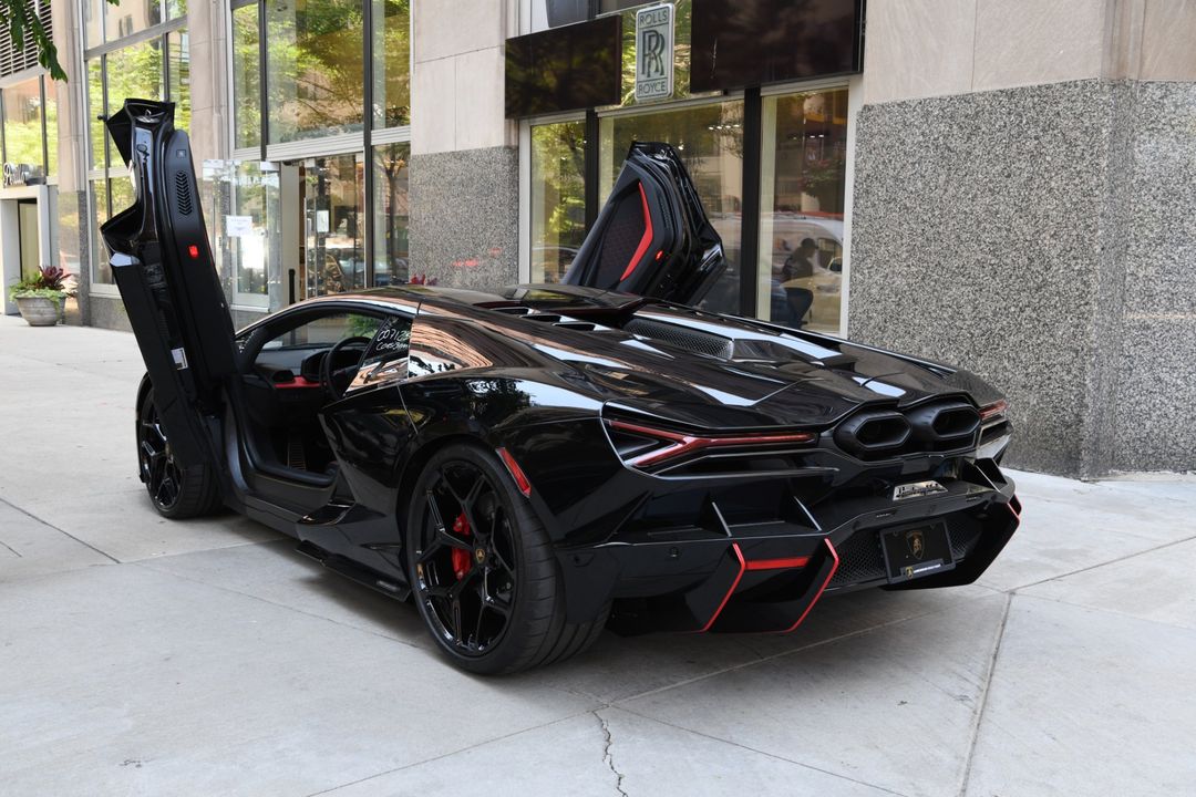 2024 Lamborghini Revuelto