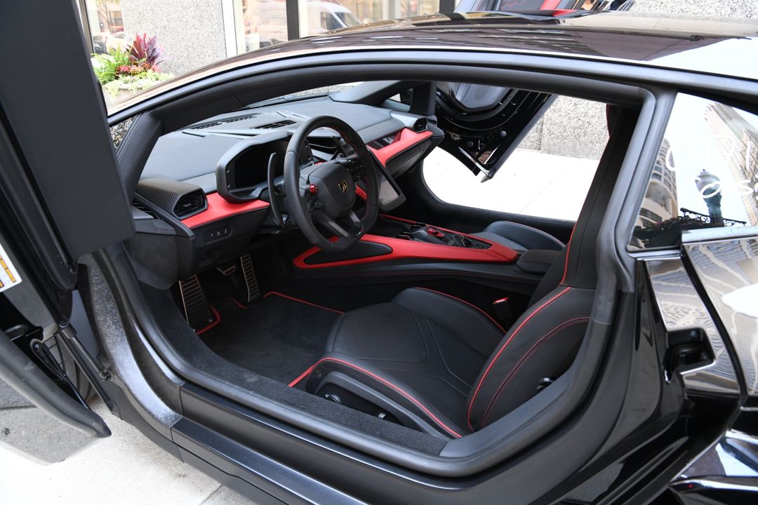 2024 Lamborghini Revuelto