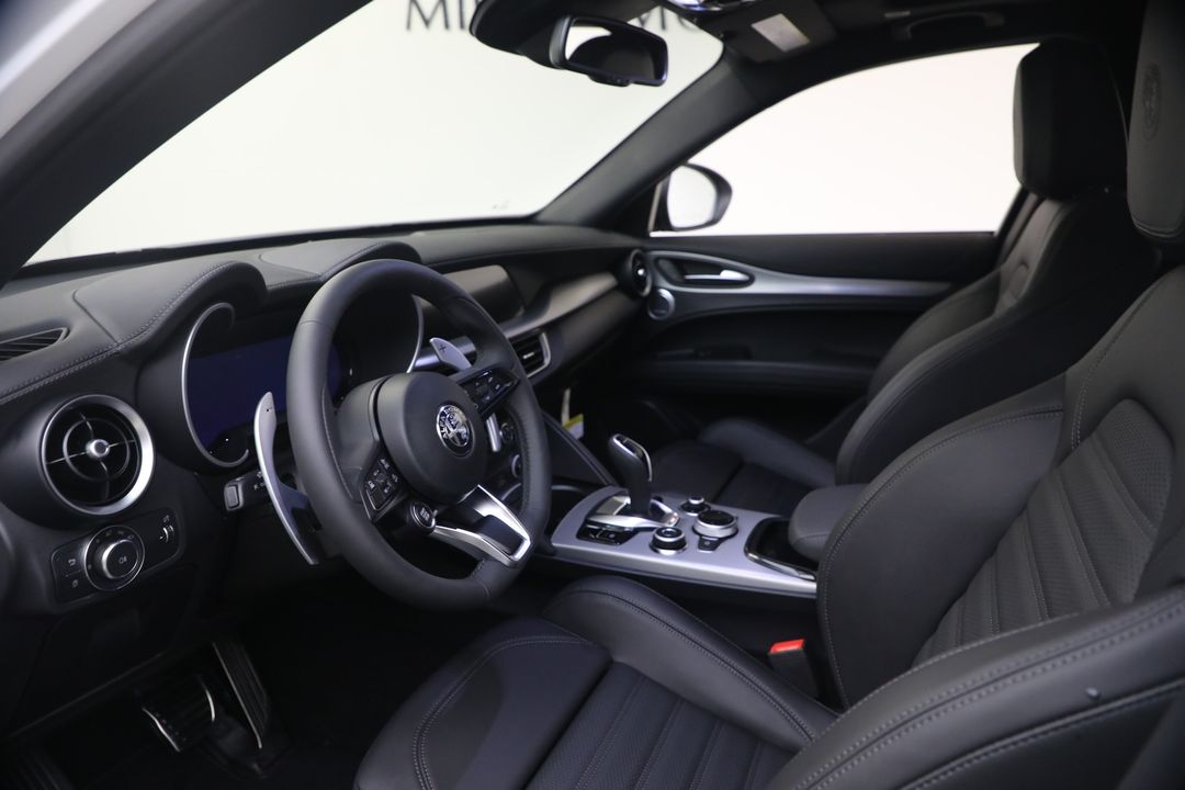 2025 Alfa Romeo Stelvio