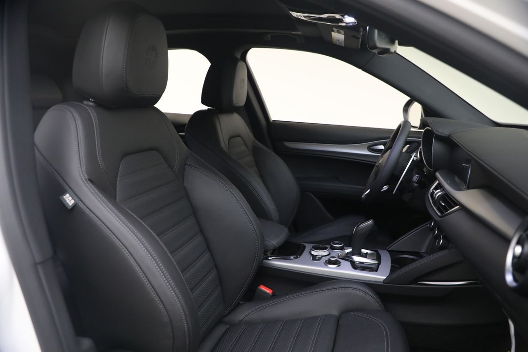 2025 Alfa Romeo Stelvio