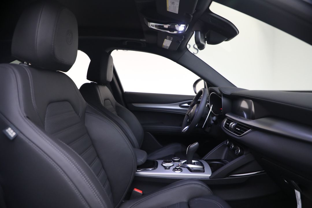 2025 Alfa Romeo Stelvio
