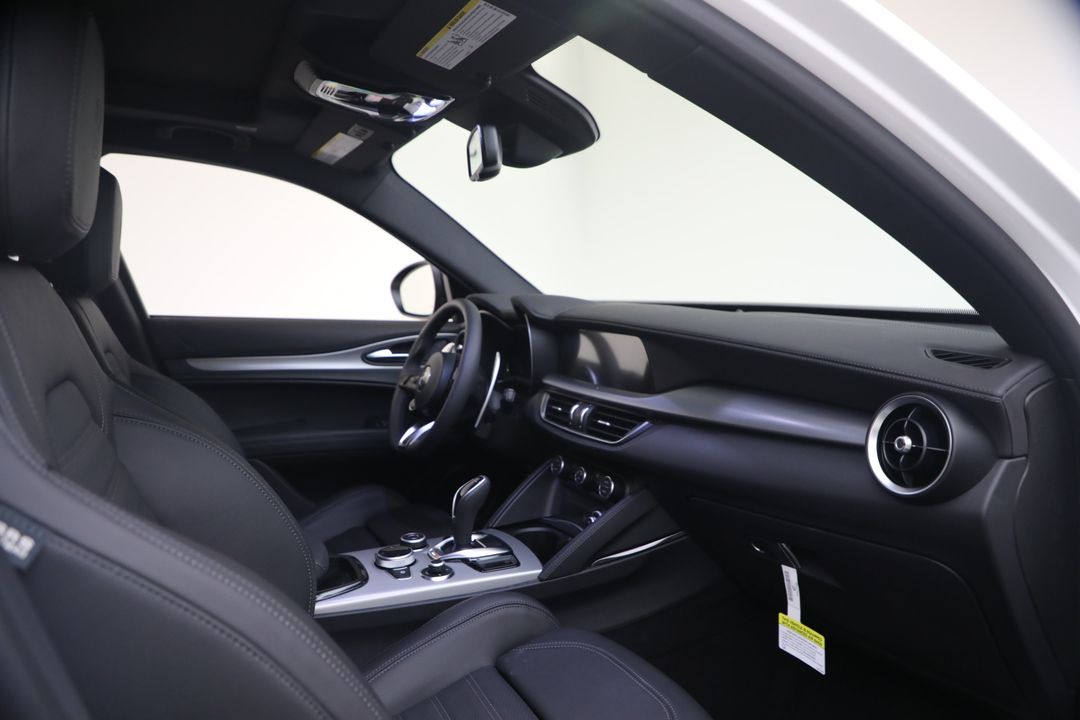 2025 Alfa Romeo Stelvio
