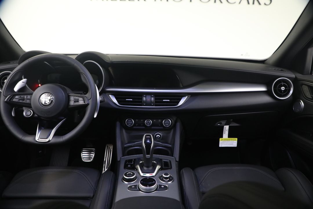 2025 Alfa Romeo Stelvio