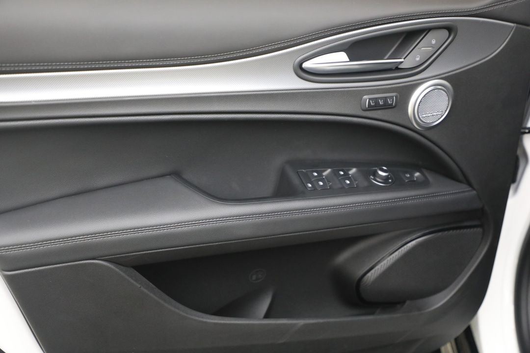 2025 Alfa Romeo Stelvio