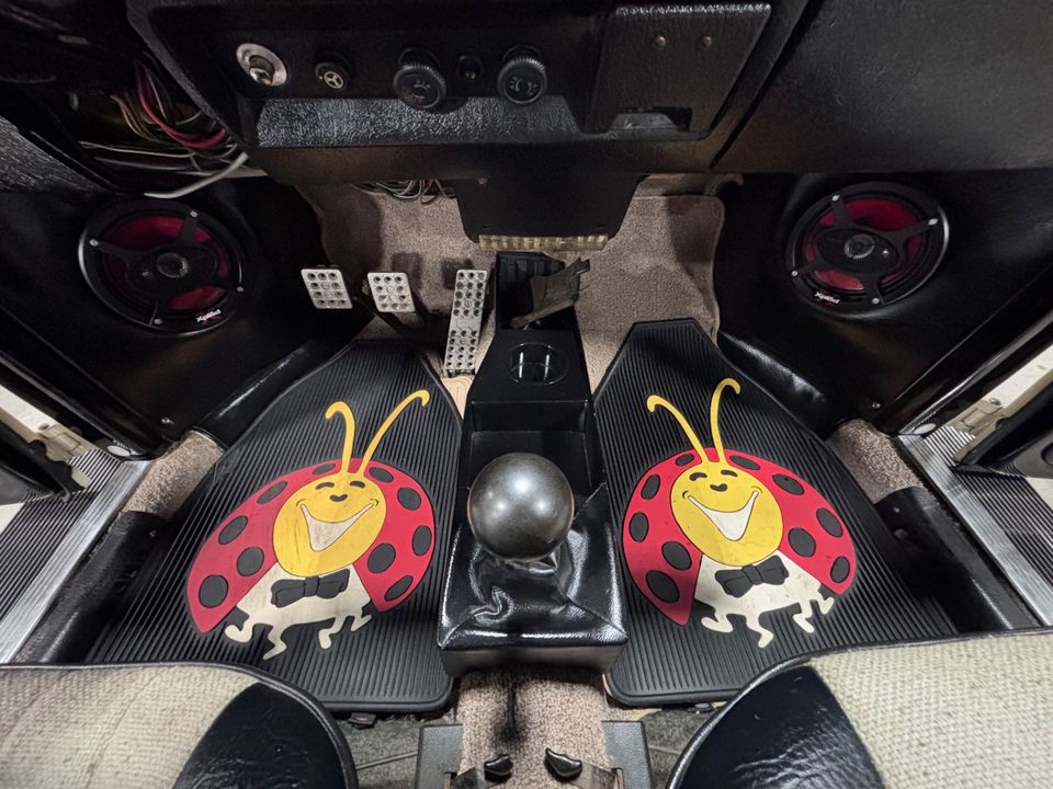 1973 VOLKSWAGEN SUPER BEETLE