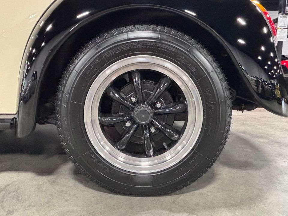 1973 VOLKSWAGEN SUPER BEETLE