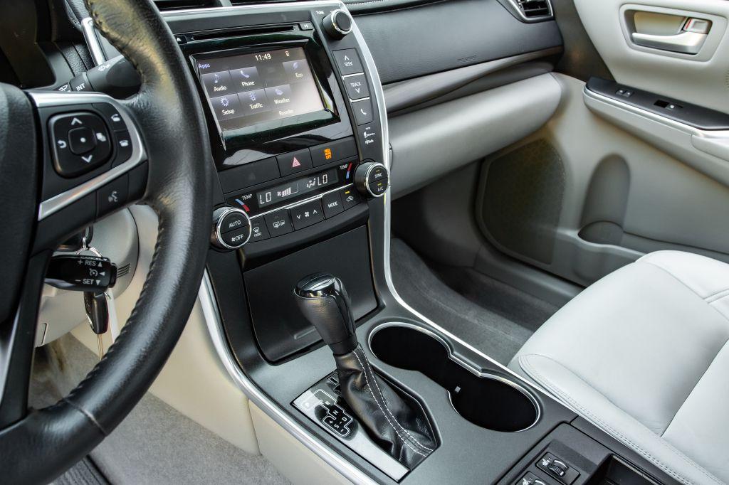 2015 Toyota CAMRY XLE