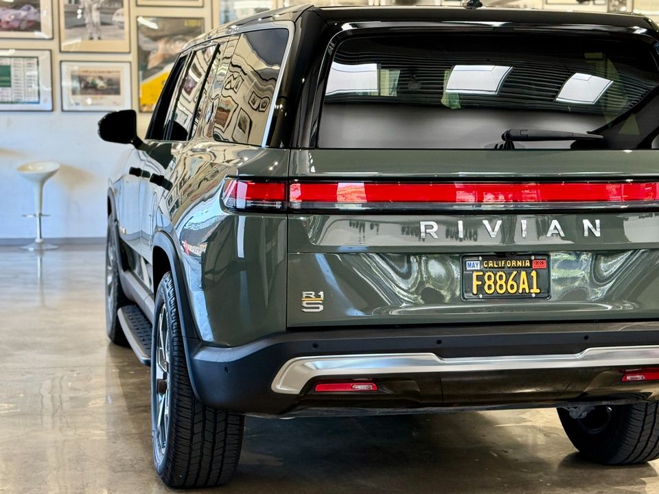 2022 Rivian R1S