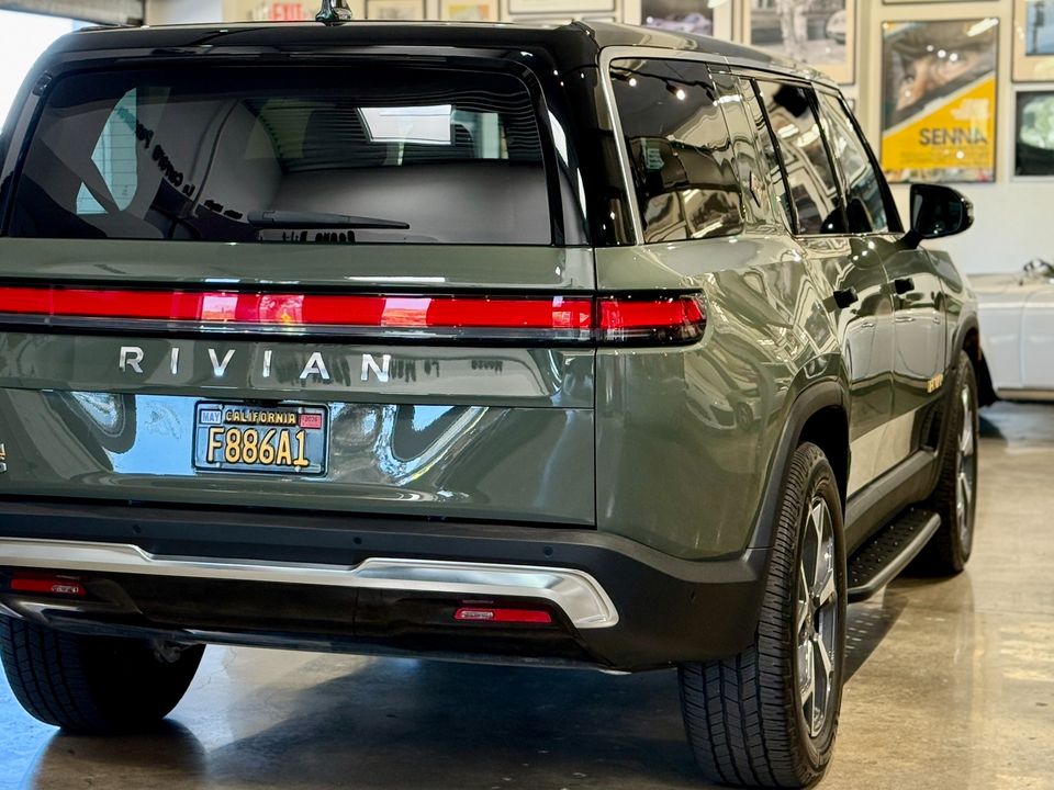 2022 Rivian R1S