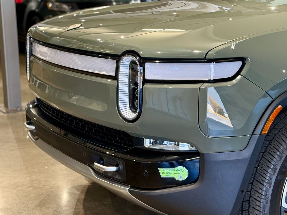 2022 Rivian R1S