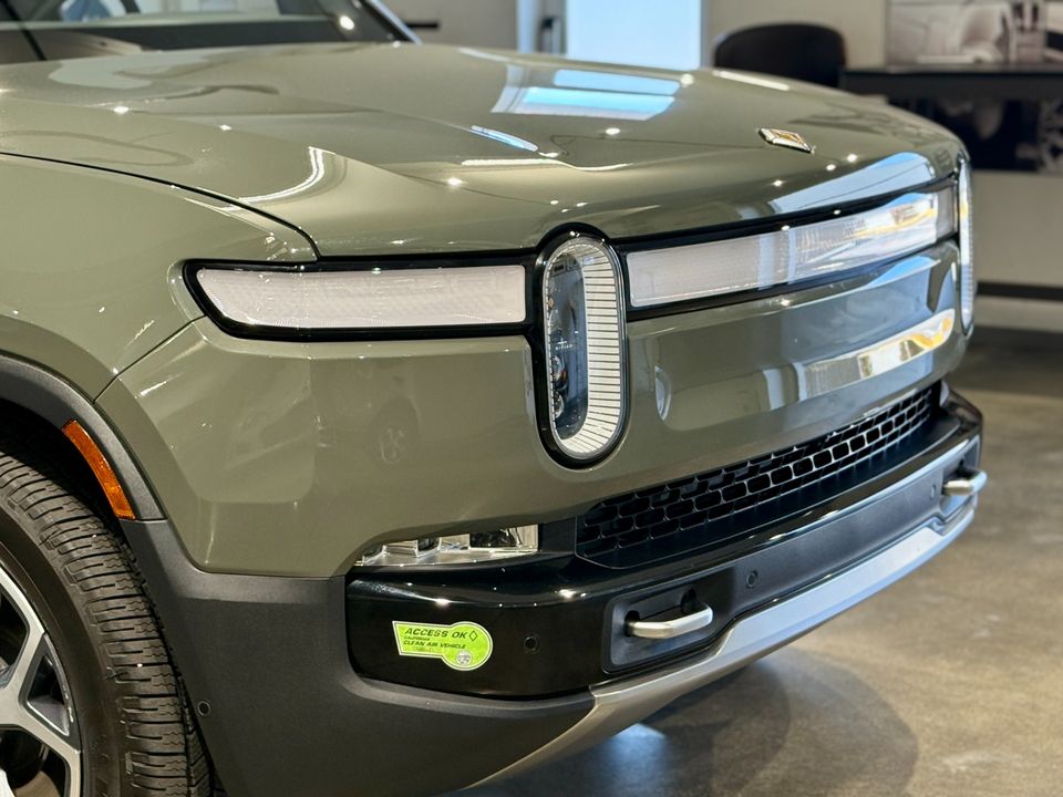 2022 Rivian R1S
