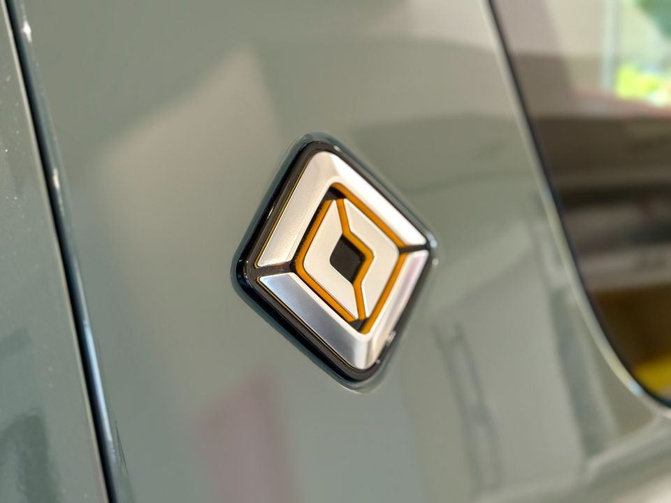 2022 Rivian R1S