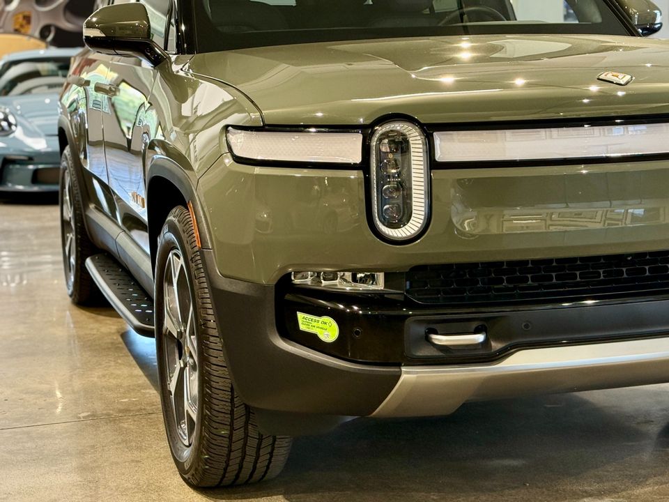2022 Rivian R1S