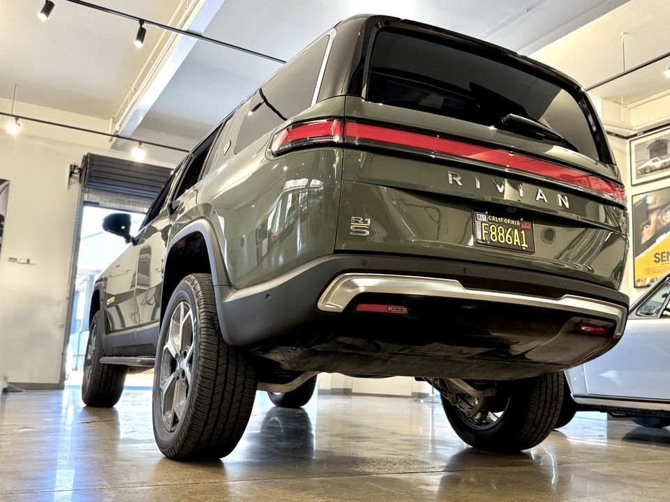 2022 Rivian R1S