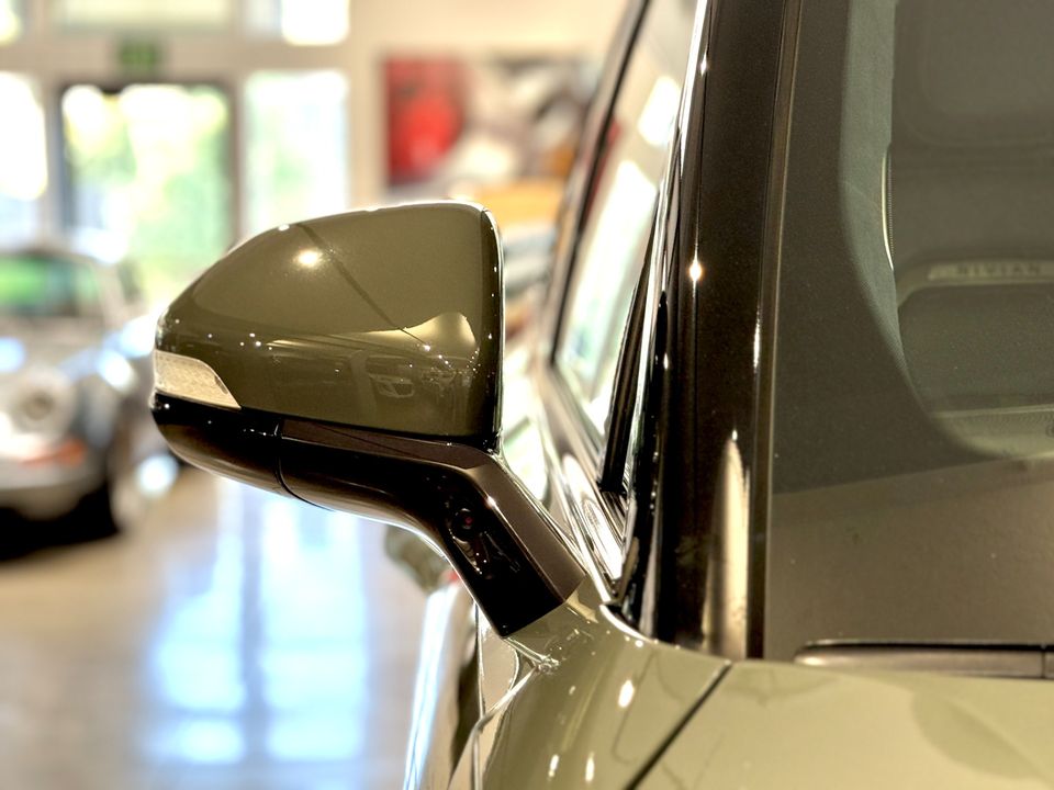 2022 Rivian R1S